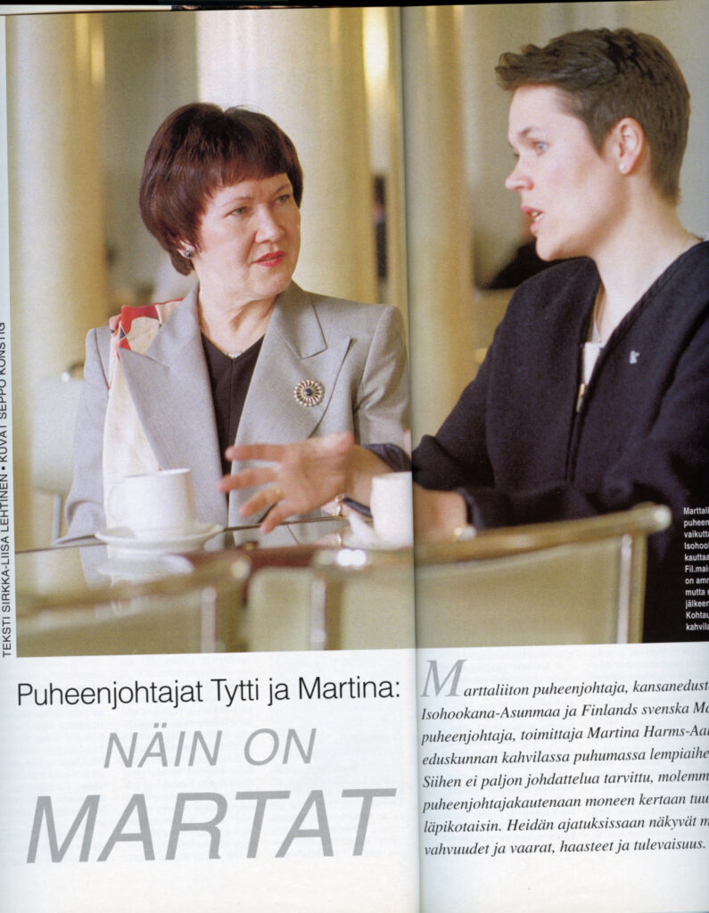 Puheenjohtajat Tytti Isohookana-Asunmaa ja Martina Harms-Aalto.